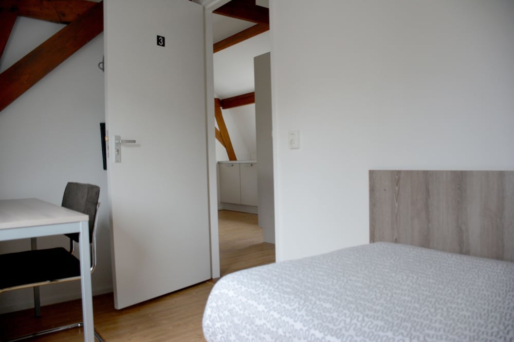 Single Room, Shared Bathroom photo 2