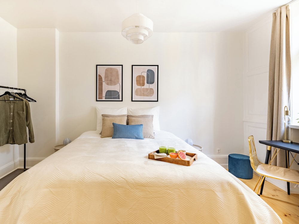 The Oak Suite