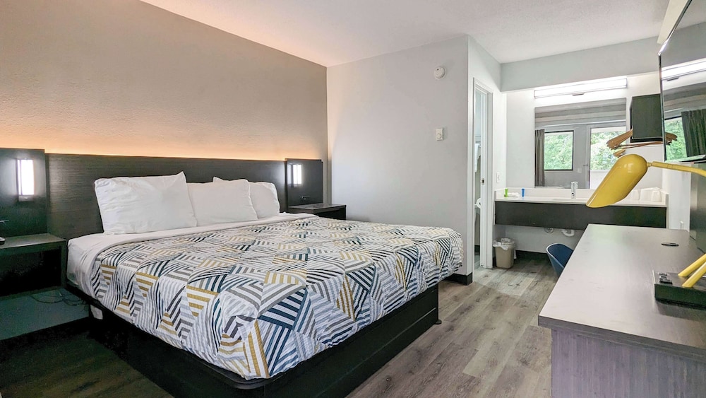 Standard Room, 1 Double Bed, Accessible, Non Smoking photo 1