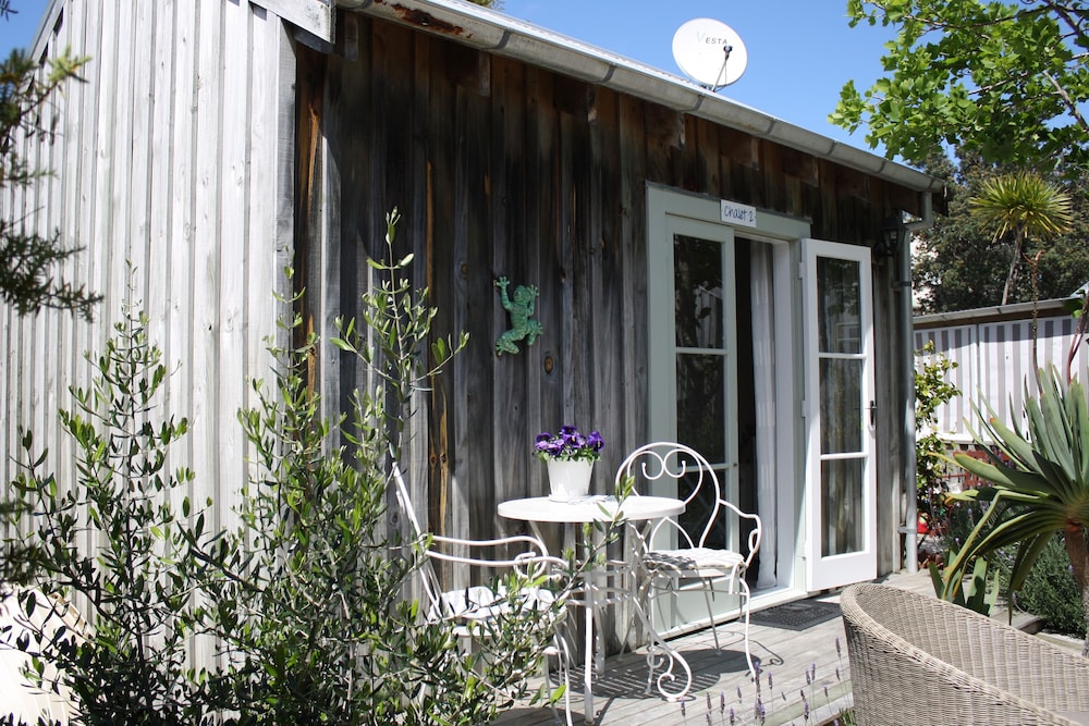 Courtyard Chalet - Room 2 photo 3