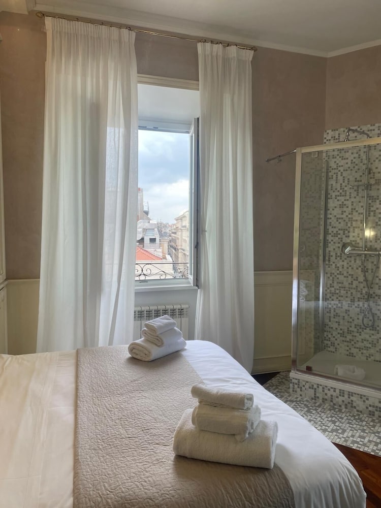 Romantic Room, City View