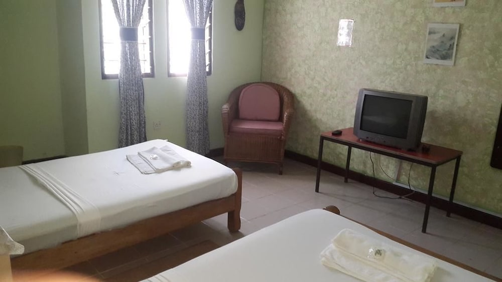 Twin Room (Sam Sharpe - Private Bathroom) photo 1