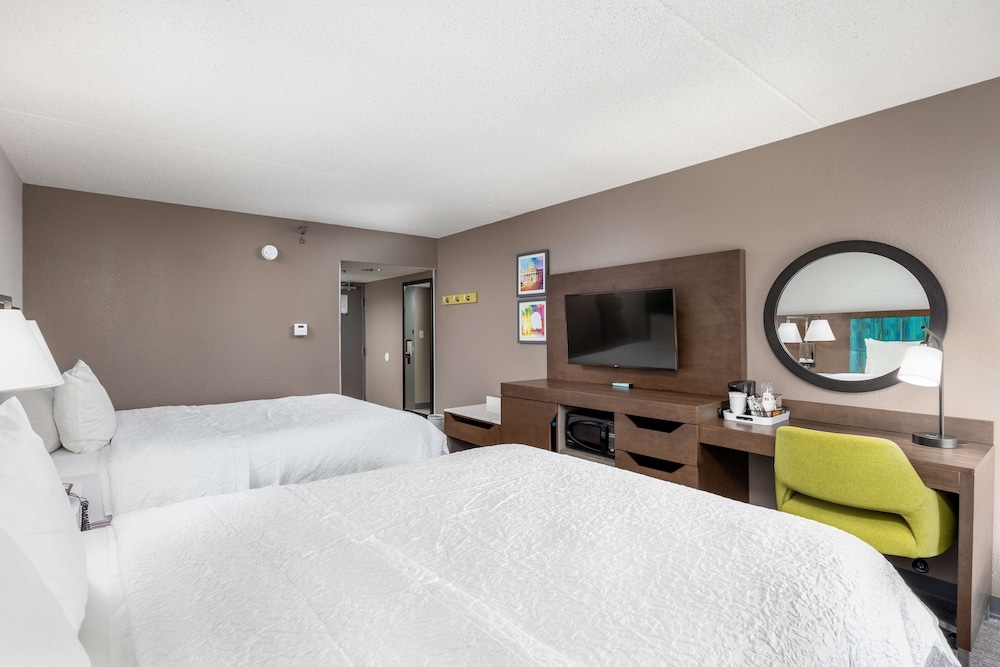 Room, 2 Double Beds, Accessible, Non Smoking (Roll In Shower) - Photo 4