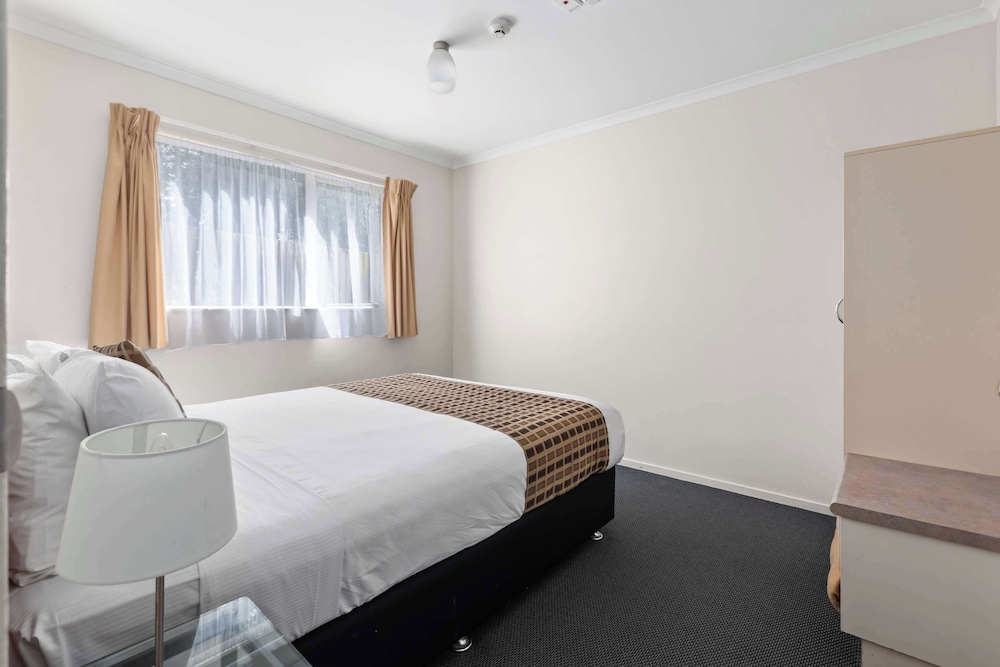 Deluxe Suite, Multiple Beds, Non Smoking, Kitchen - Photo 2