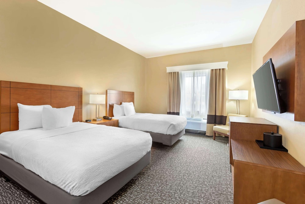 Suite, Multiple Beds, Accessible, Refrigerator & Microwave - Photo 3