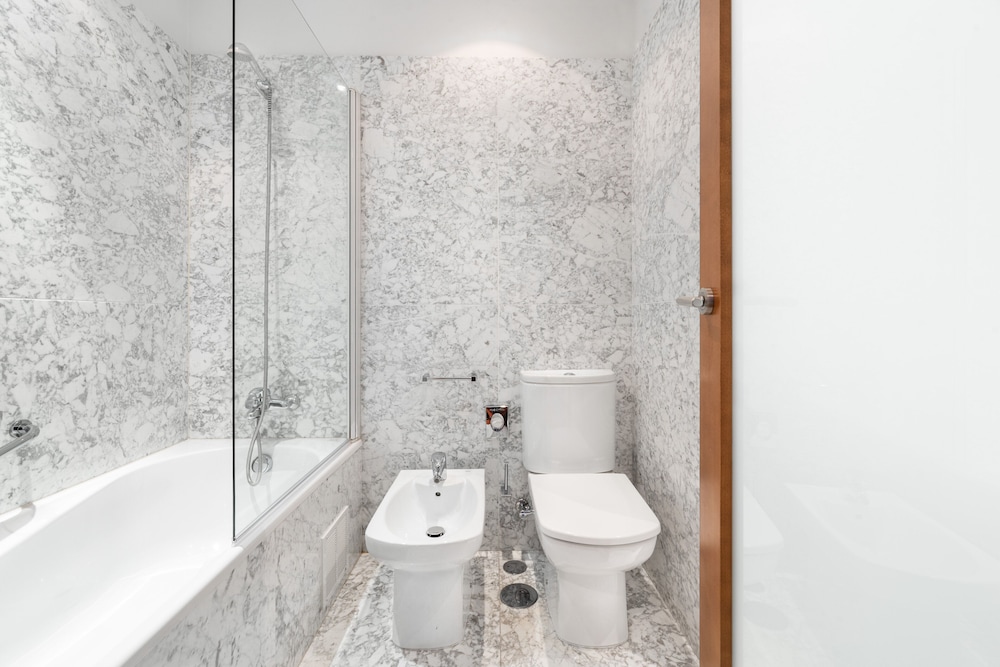 Standard Double or Twin Room - Photo 10