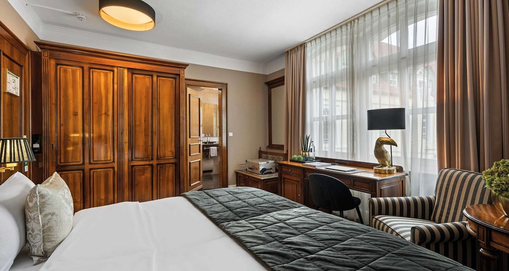 Classic Room, 1 Queen Bed photo 3