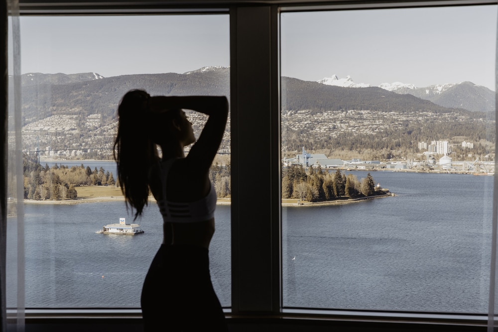 Suite, 1 King Bed, Harbor View thumbnail 5