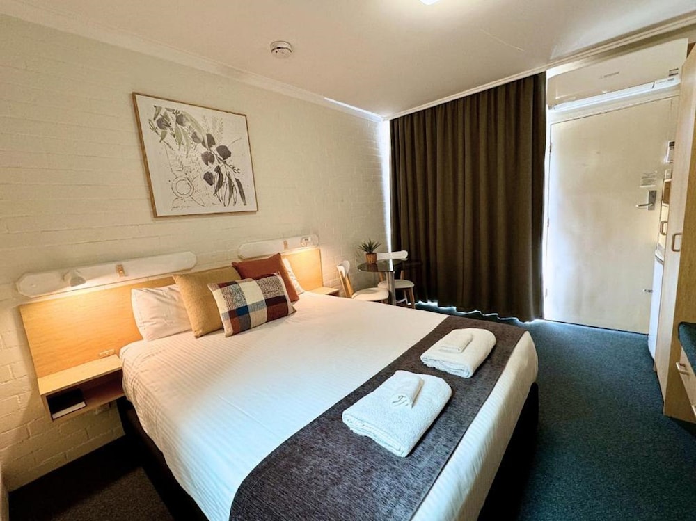 Room, 1 Queen Bed, Non Smoking - Photo 4