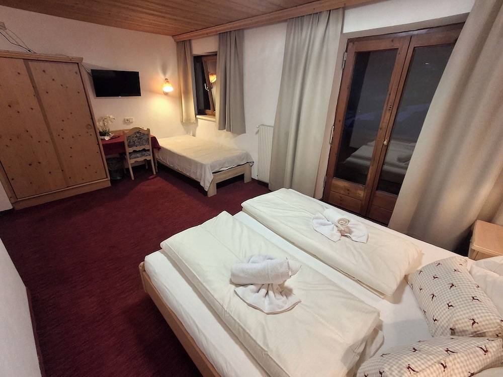 Comfort Triple Room, Balcony, Mountain View