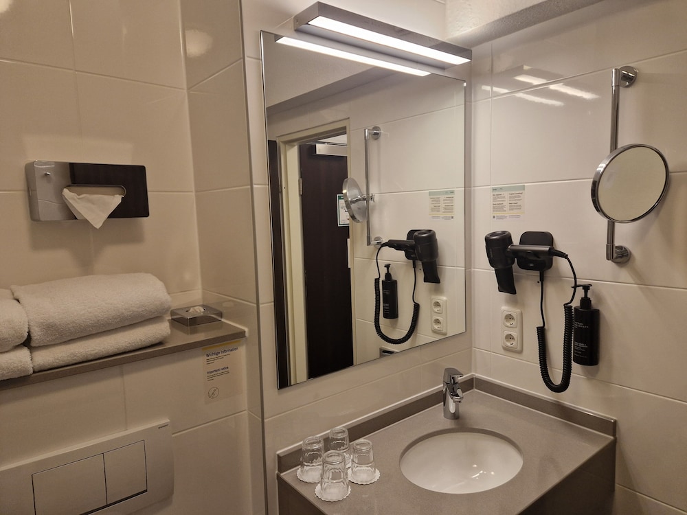 Suite, 1 Bedroom (with Kitchen Area) - Photo 6