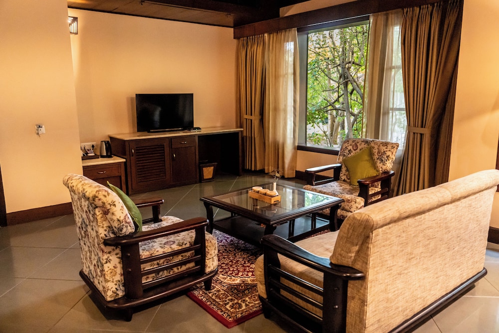 Forest Villa With Hot Tub photo 2