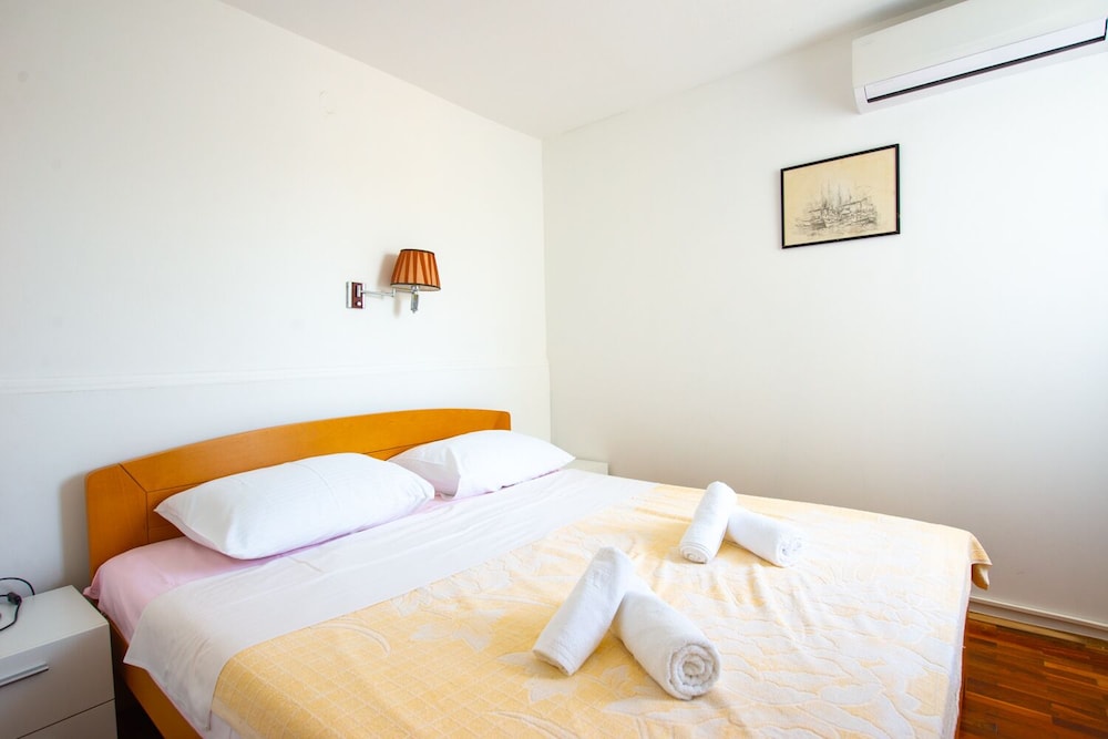 Classic Apartment, 1 Double Bed and 2 Twin Sofa Beds