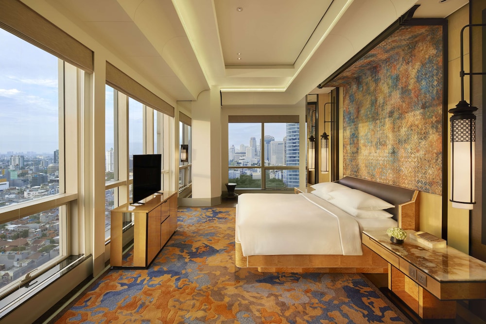 Suite, 1 King Bed - Photo 1