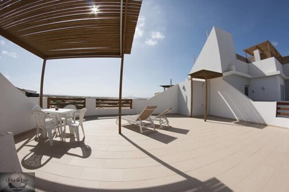 Comfort Penthouse, 1 Bedroom, Non Smoking, Partial Ocean View photo 3