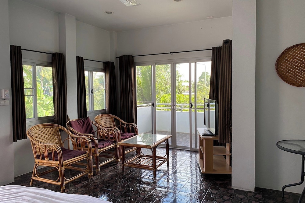 Executive Room - Photo 8