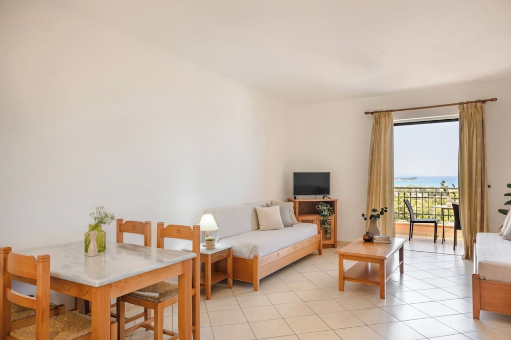 Superior Apartment, 1 Bedroom, Sea View - Photo 5