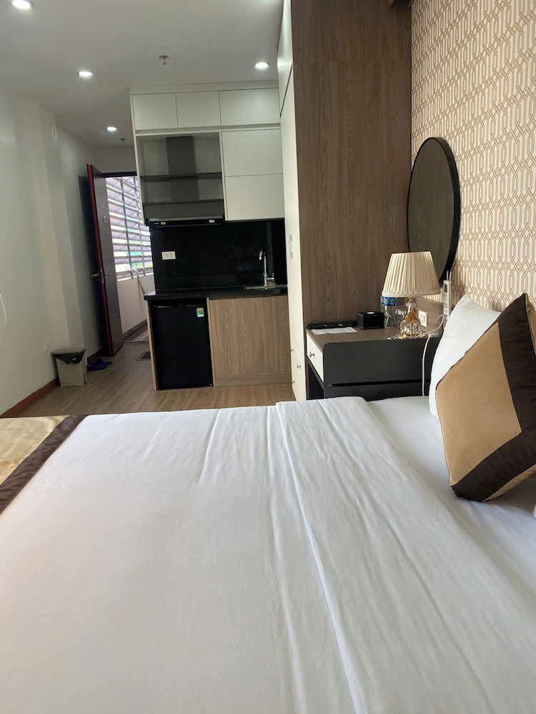 Standard Studio, Kitchen, City View