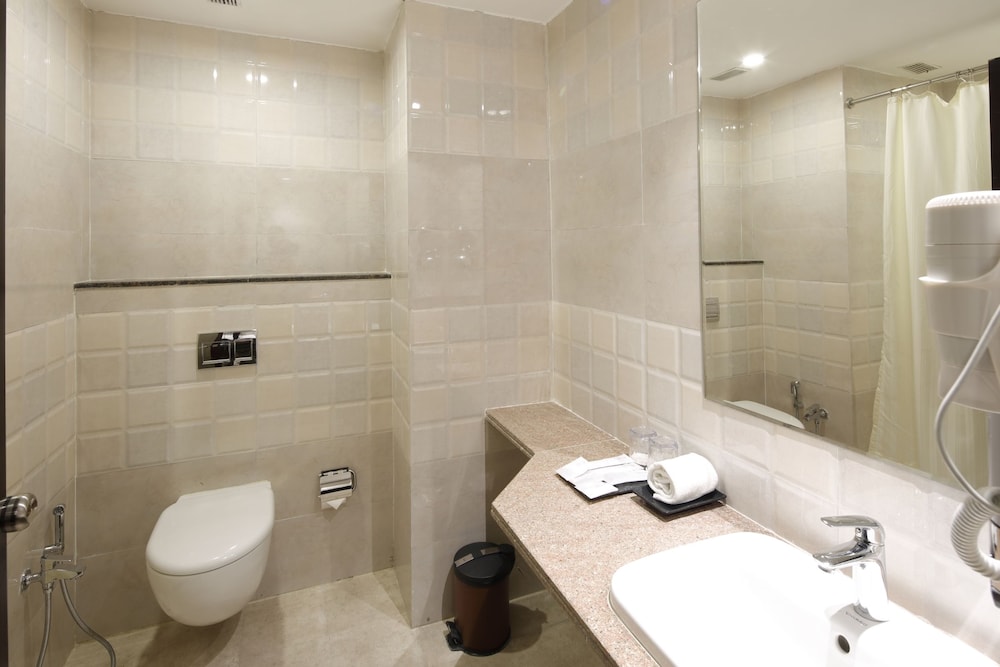 Deluxe Double or Twin Room - Photo 13