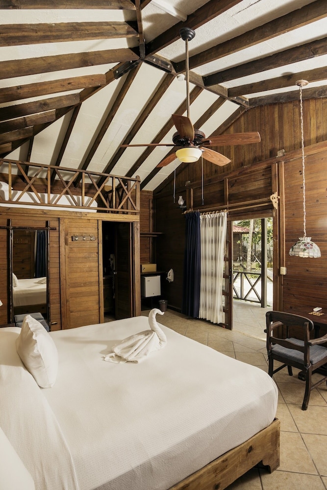 OceanFront Bungalow - King Bed - Photo 8