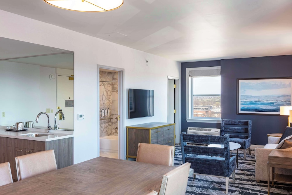 Presidential Suite, 1 King Bed, Accessible, Bathtub (Mobility & Hearing) - Photo 2