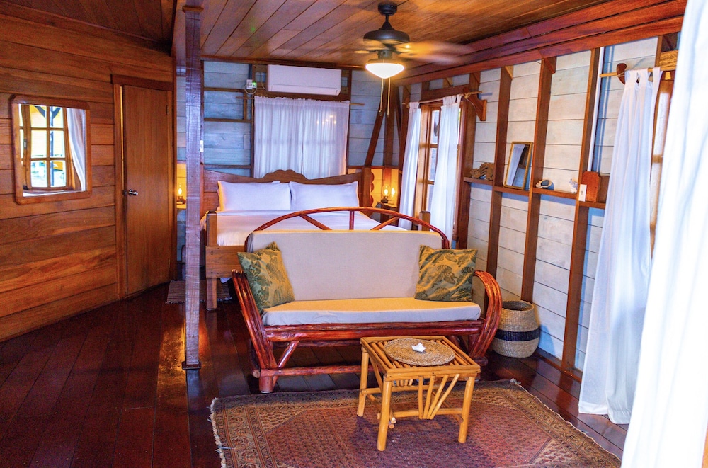 Deluxe Room, 1 King Bed, Kitchenette, Ocean View