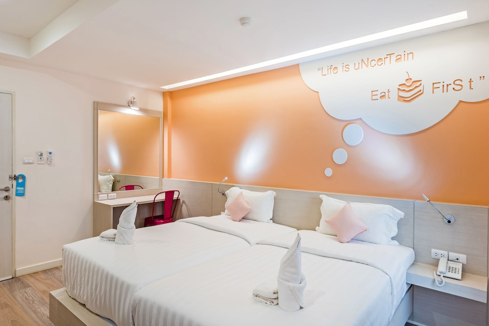 Standard Room (Twin Bed) - Photo 14