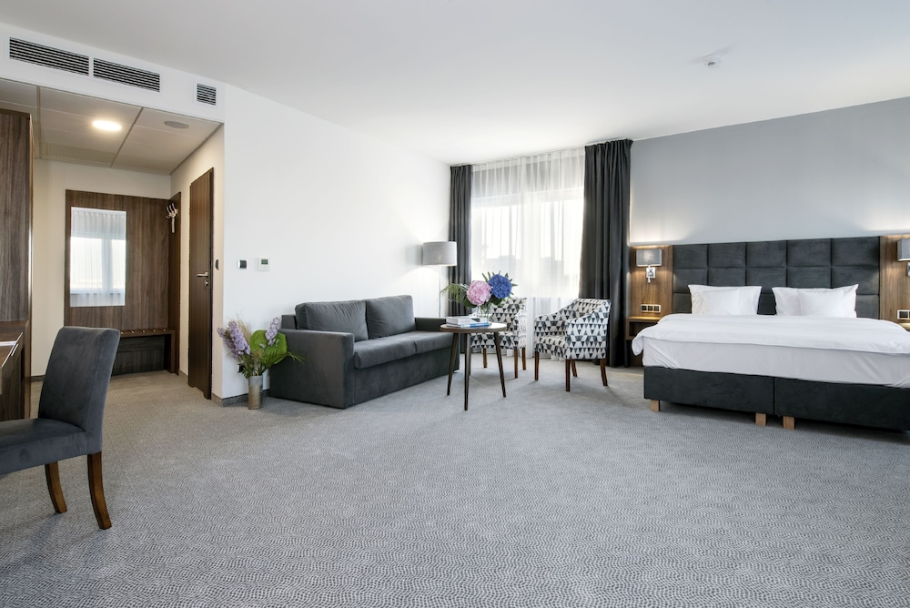 Junior Studio Suite