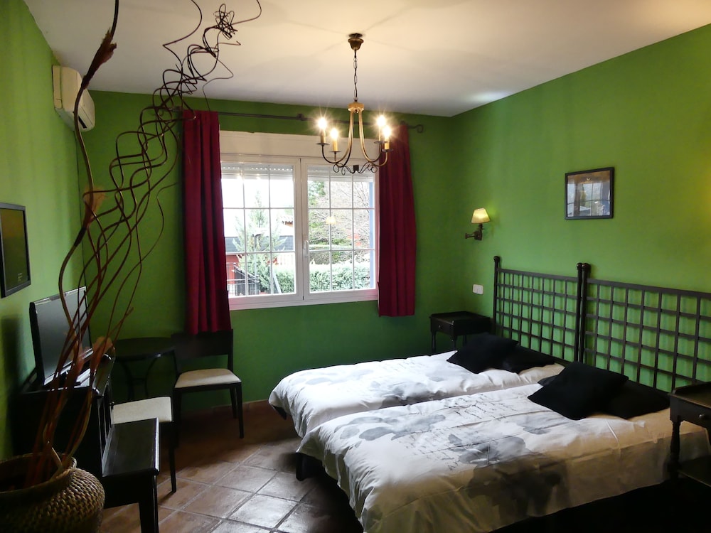 Superior Double Room, 2 Twin Beds - Photo 3