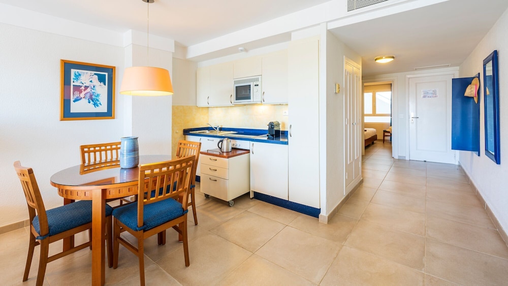 Premium Apartment, 1 Bedroom, Kitchen, Beach View thumbnail 6