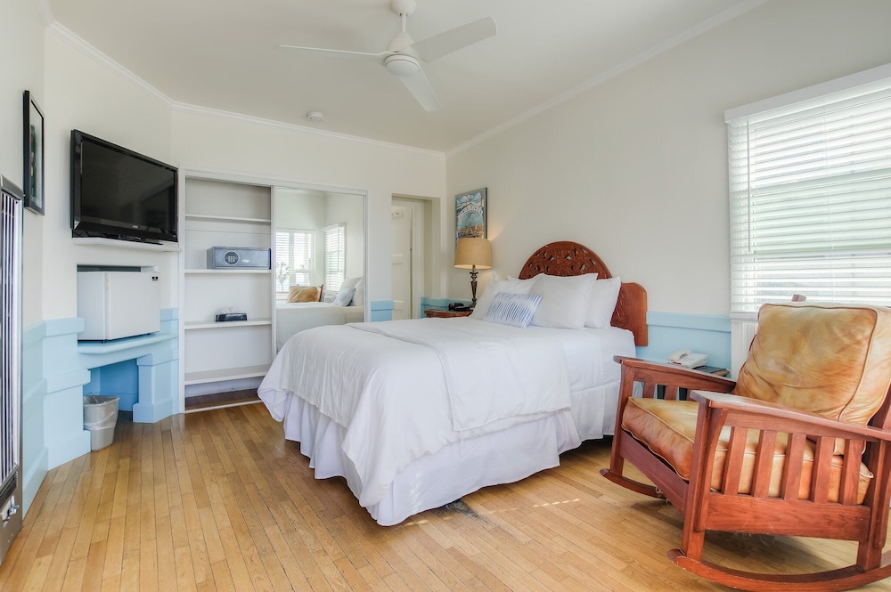 Single Room, 1 Queen Bed, Non Smoking photo 2