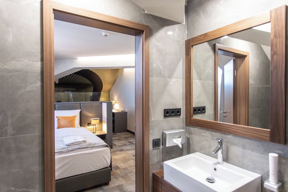 Superior Triple Room photo 2