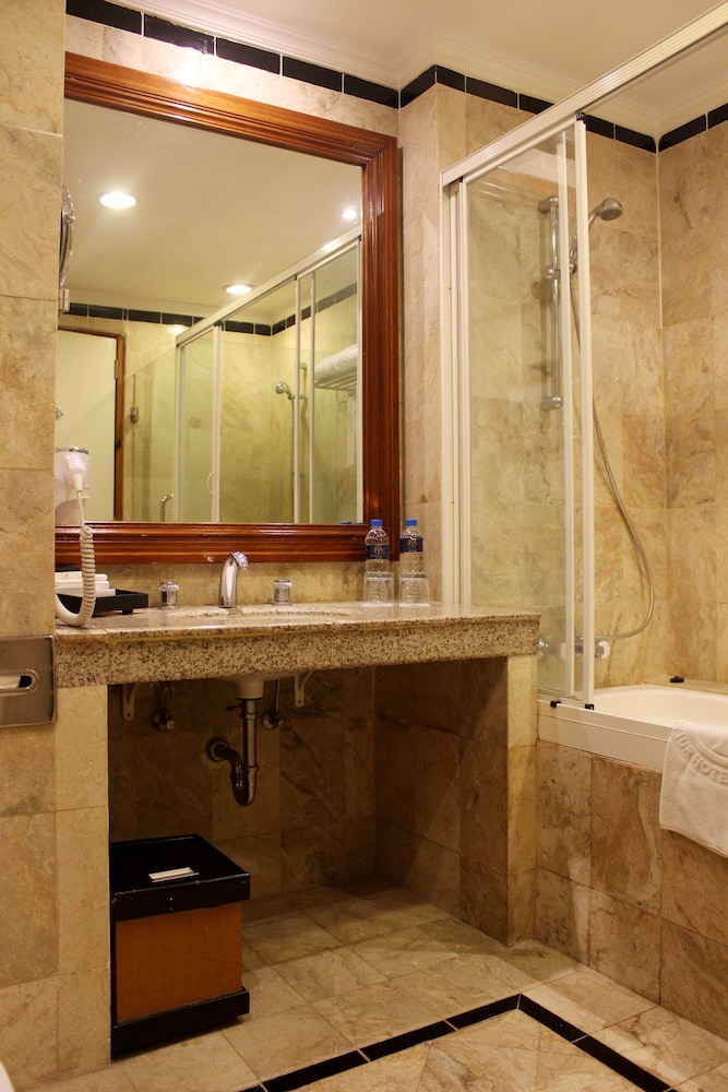Deluxe Twin Room photo 3