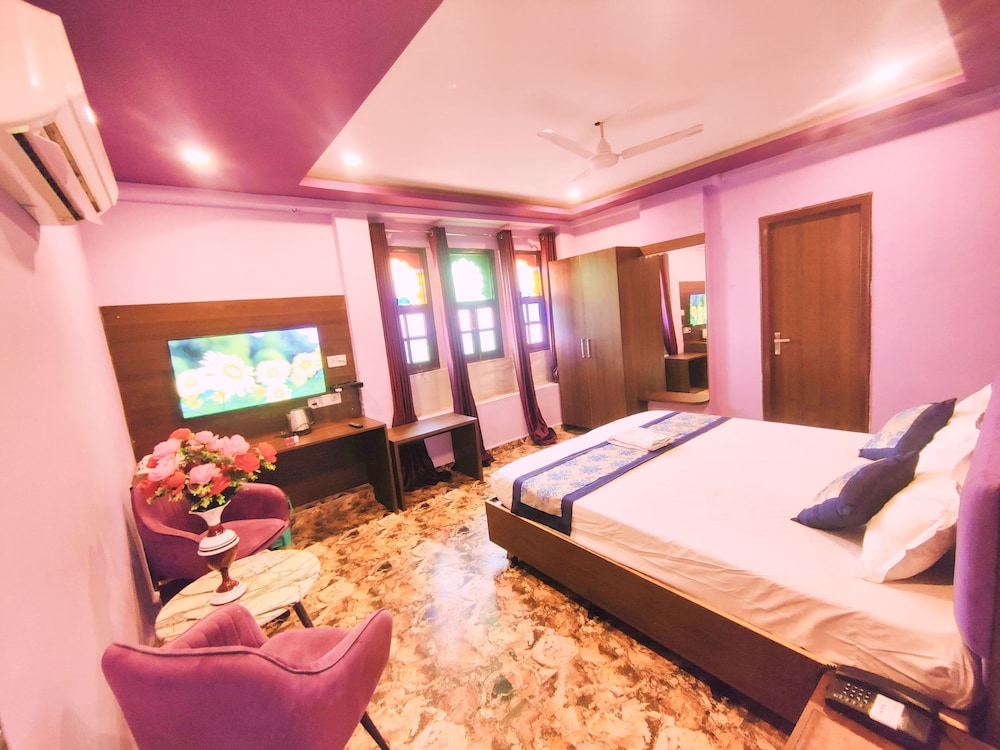 Deluxe Room - Photo 1