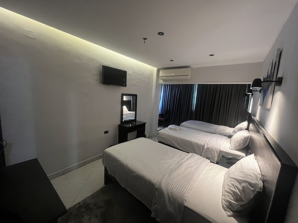 Deluxe Double or Twin Room, Multiple Beds photo 3