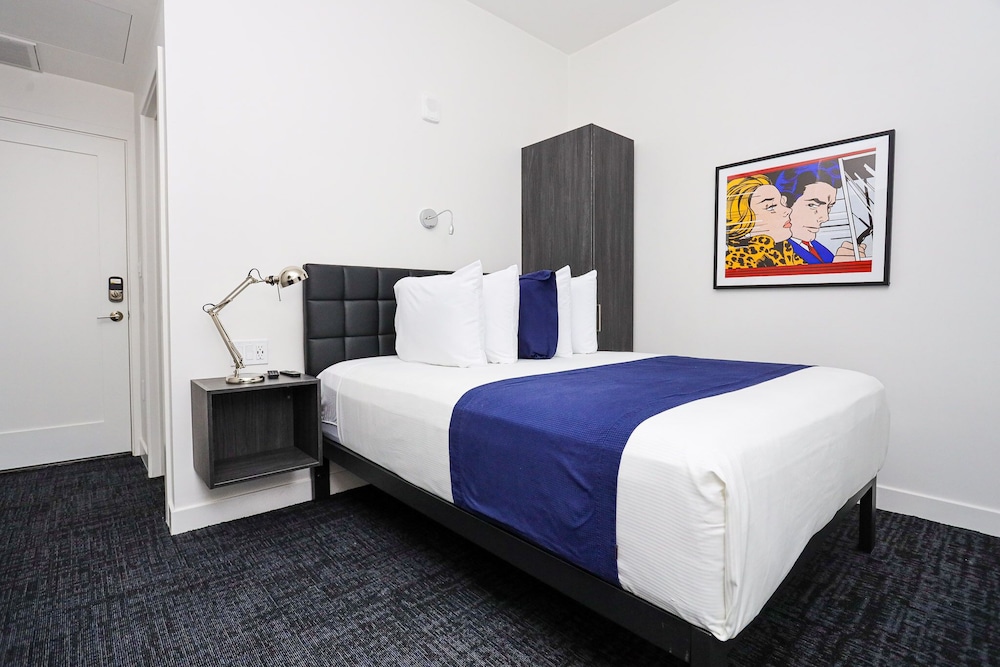 Standard Room (3rd Floor - #303) photo 3