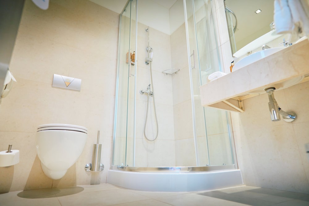 Standard Double or Twin Room, City View - Photo 8