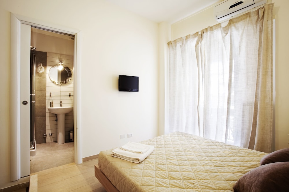 Standard Double Room photo 3