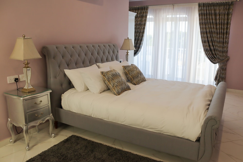 Royal Room, Terrace, City View