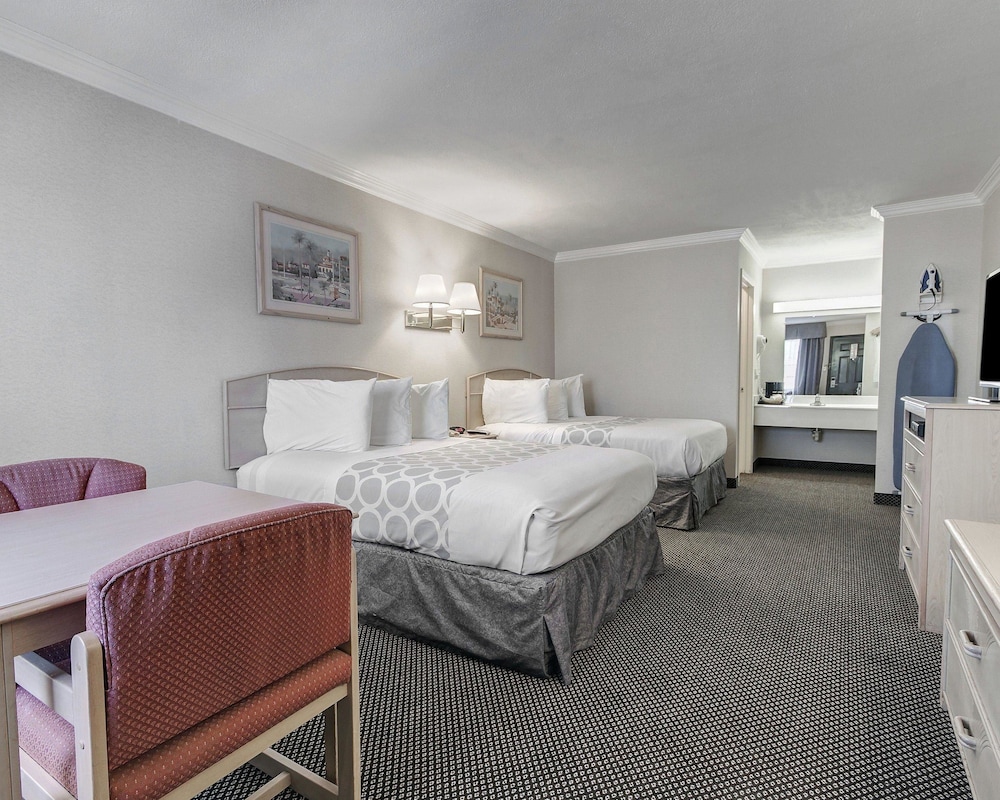 Standard Double Room, 2 Double Beds, Non Smoking - Photo 2