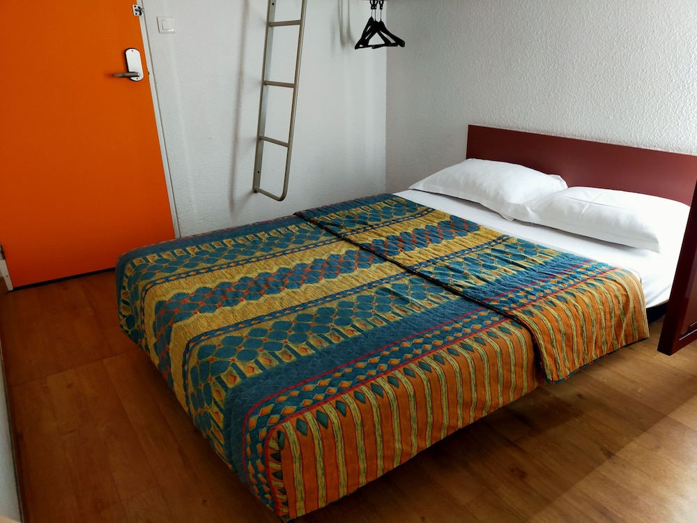 Basic Triple Room, Shared Bathroom