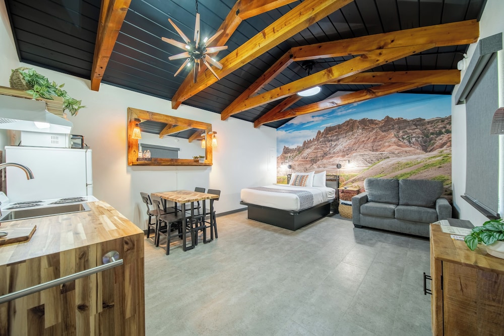 Cabin Suite, Single Queen, Single King, Pull Out Sofa, Kitchen, Dog Friendly, No Smoking