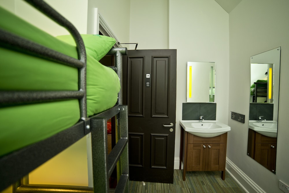 4 Bed Private Room photo 1