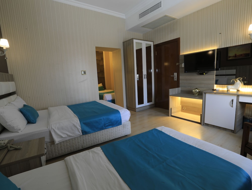 Family Quadruple Room photo 2