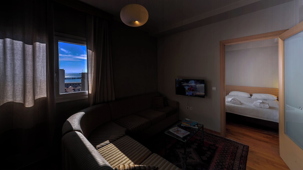 Economy Suite - Photo 4