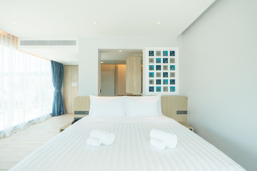 Suite - Photo 10