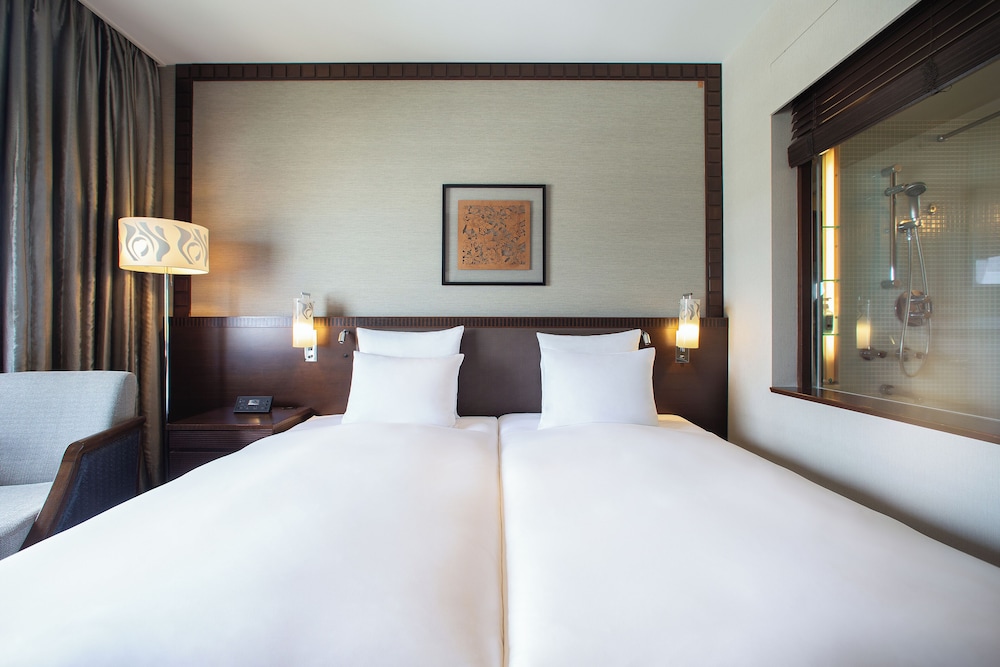 Club Hollywood Twin Room, Smoking(2 Single Beds, With Lounge Access)