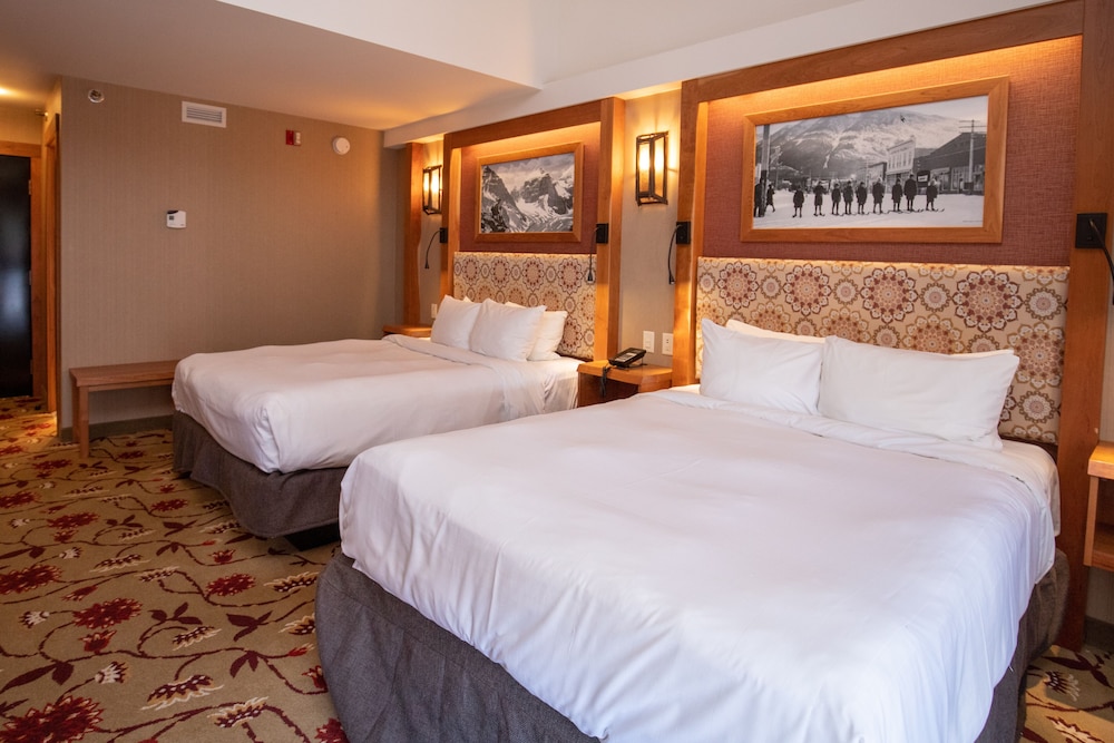 Superior Room, 2 Queen Beds, Balcony - Photo 3