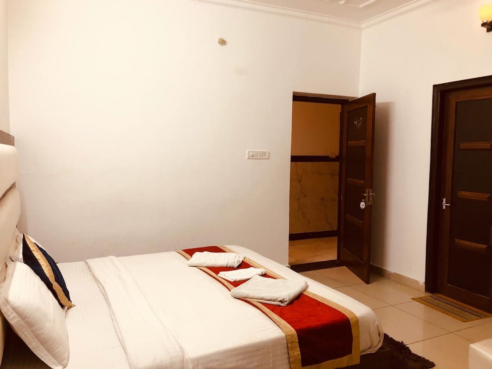 Standard Room, 1 King Bed