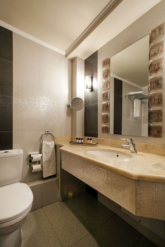 Executive Suite - Photo 7